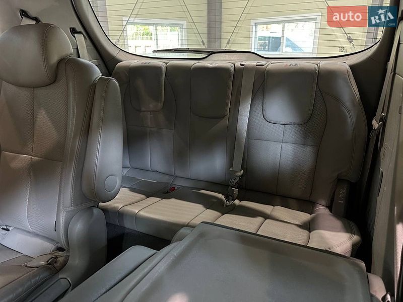 Фото Kia Carnival з оголошення AUTO.RIA