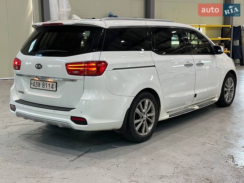 Фото Kia Carnival з оголошення AUTO.RIA