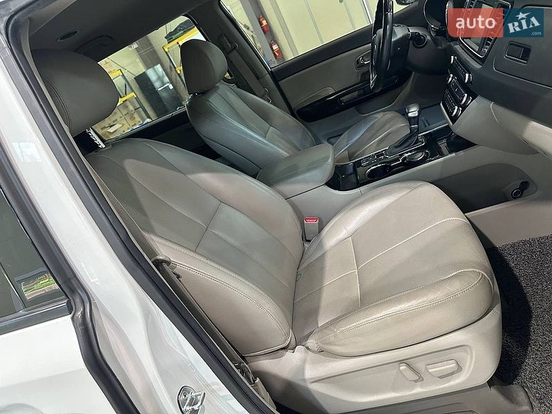 Фото Kia Carnival з оголошення AUTO.RIA