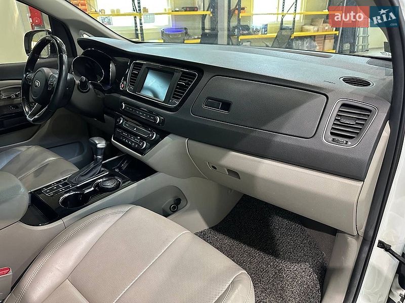 Фото Kia Carnival з оголошення AUTO.RIA