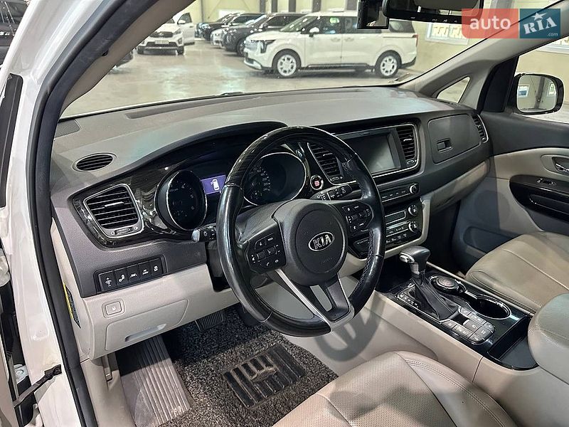 Фото Kia Carnival з оголошення AUTO.RIA