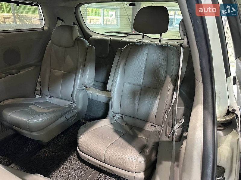 Фото Kia Carnival з оголошення AUTO.RIA