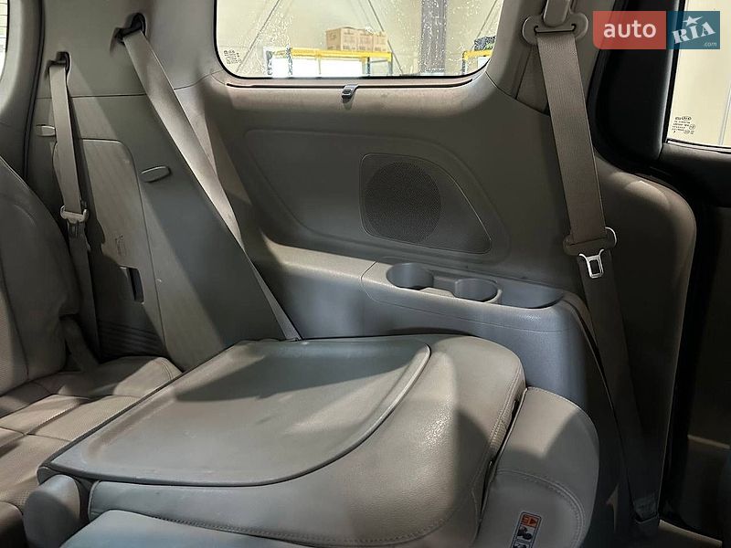 Фото Kia Carnival з оголошення AUTO.RIA