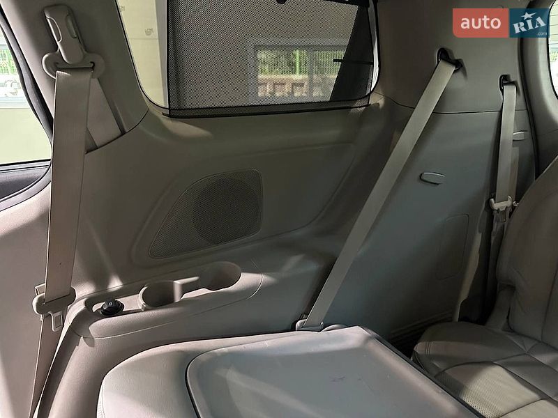 Фото Kia Carnival з оголошення AUTO.RIA