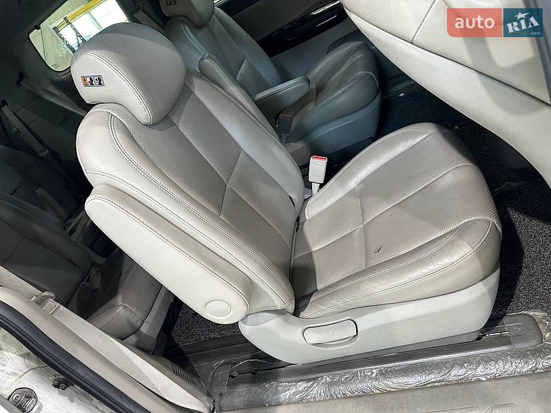 Фото Kia Carnival з оголошення AUTO.RIA
