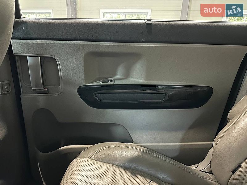 Фото Kia Carnival з оголошення AUTO.RIA