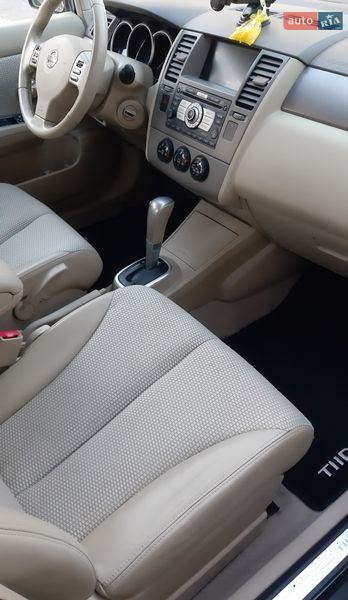 Фото Nissan TIIDA з оголошення AUTO.RIA