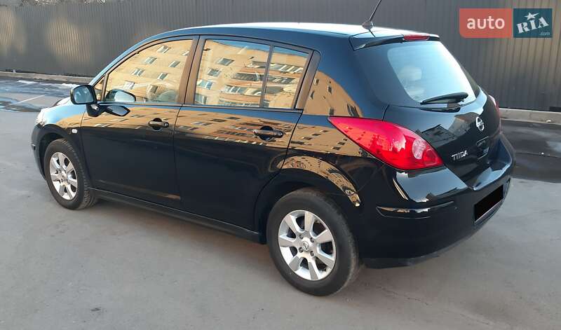 Фото Nissan TIIDA з оголошення AUTO.RIA