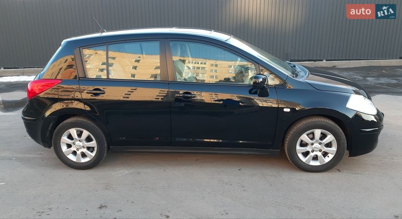 Фото Nissan TIIDA з оголошення AUTO.RIA