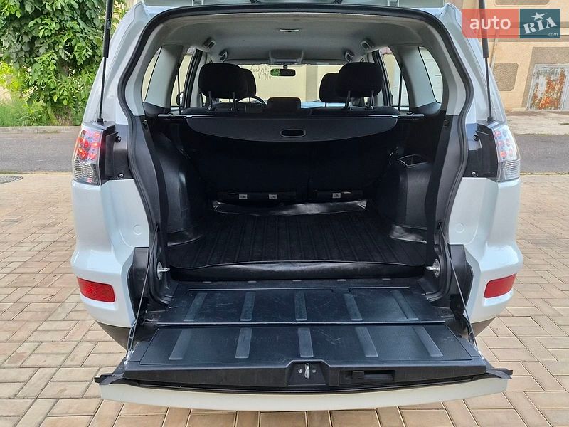 Фото Mitsubishi Outlander XL з оголошення AUTO.RIA