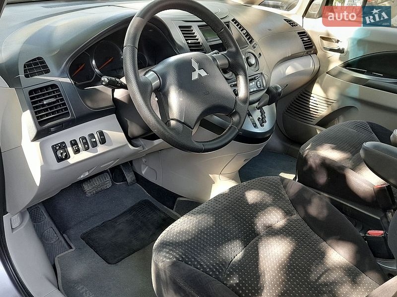 Фото Mitsubishi Grandis з оголошення AUTO.RIA