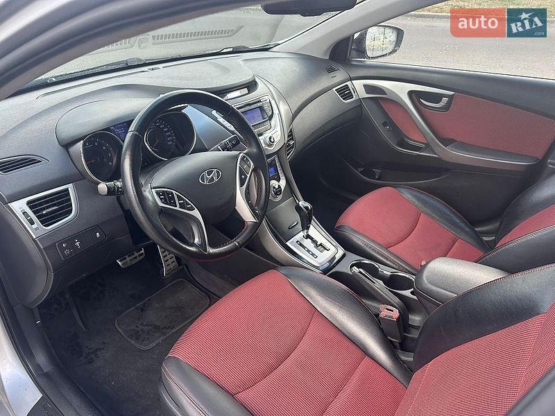 Фото Hyundai Elantra з оголошення AUTO.RIA