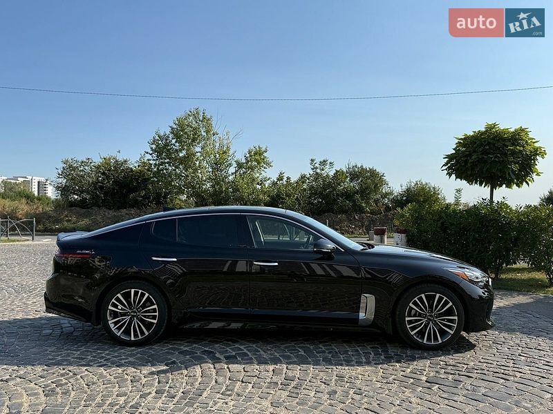 Фото Kia Stinger з оголошення AUTO.RIA
