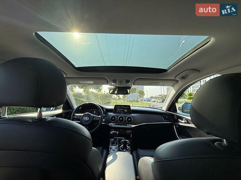 Фото Kia Stinger з оголошення AUTO.RIA