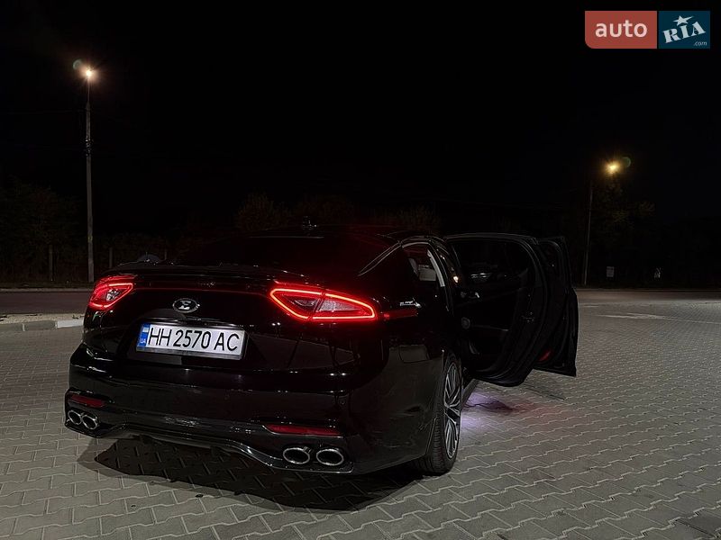Фото Kia Stinger з оголошення AUTO.RIA
