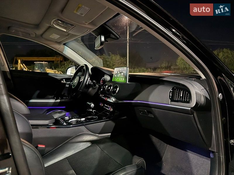Фото Kia Stinger з оголошення AUTO.RIA