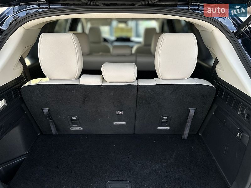 Фото Mazda CX-90 з оголошення AUTO.RIA