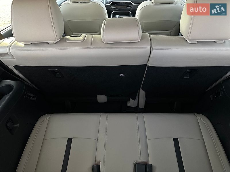 Фото Mazda CX-90 з оголошення AUTO.RIA