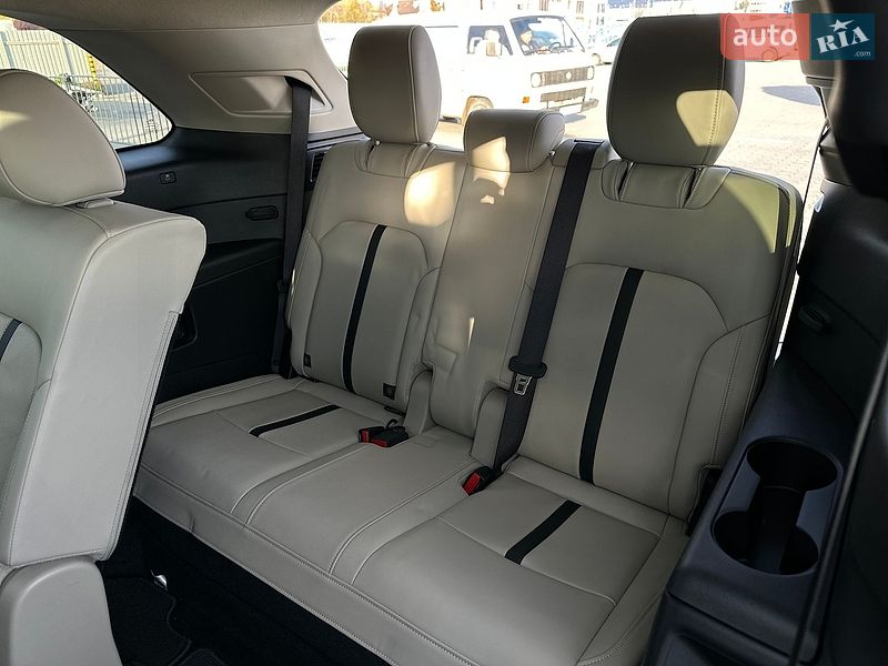 Фото Mazda CX-90 з оголошення AUTO.RIA