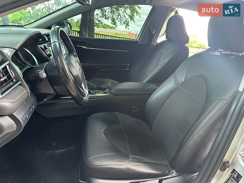 Фото Toyota Camry з оголошення AUTO.RIA