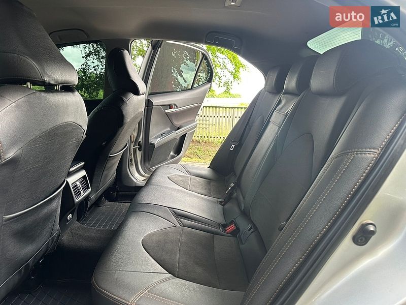 Фото Toyota Camry з оголошення AUTO.RIA