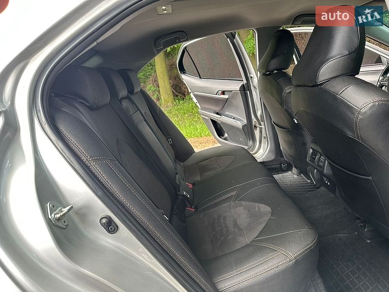 Фото Toyota Camry з оголошення AUTO.RIA