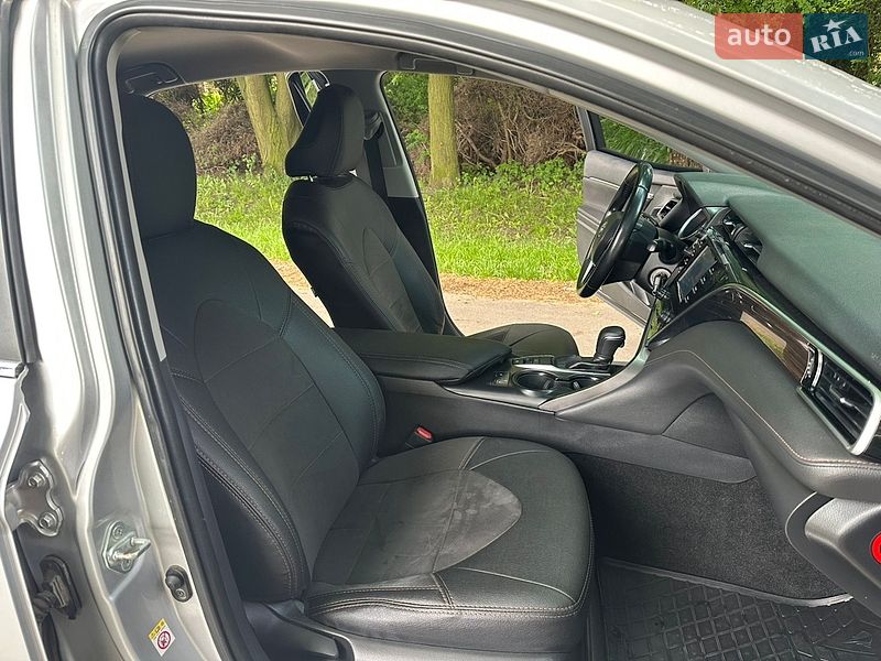Фото Toyota Camry з оголошення AUTO.RIA