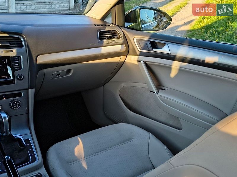 Фото Volkswagen Golf з оголошення AUTO.RIA