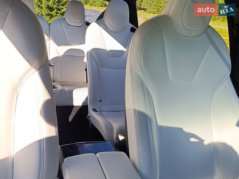 Фото Tesla Model X з оголошення AUTO.RIA