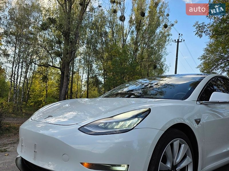 Фото Tesla Model 3 з оголошення AUTO.RIA