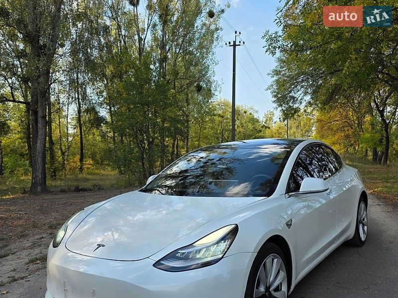 Фото Tesla Model 3 з оголошення AUTO.RIA