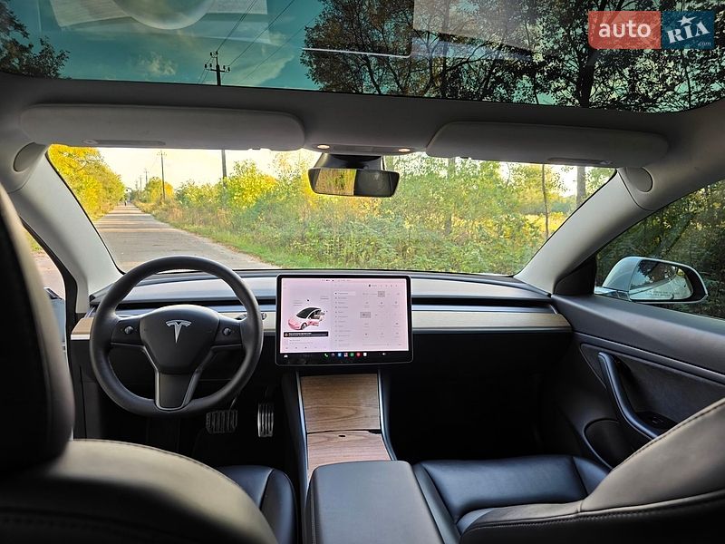 Фото Tesla Model 3 з оголошення AUTO.RIA