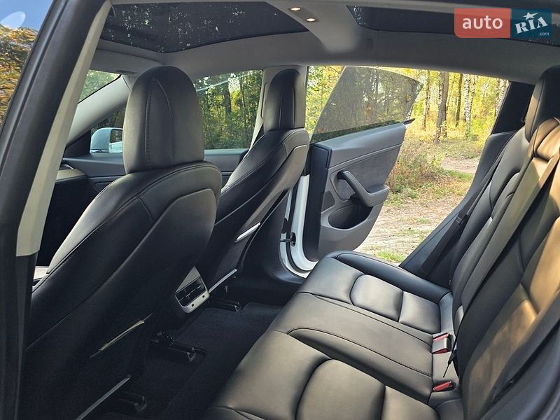 Фото Tesla Model 3 з оголошення AUTO.RIA