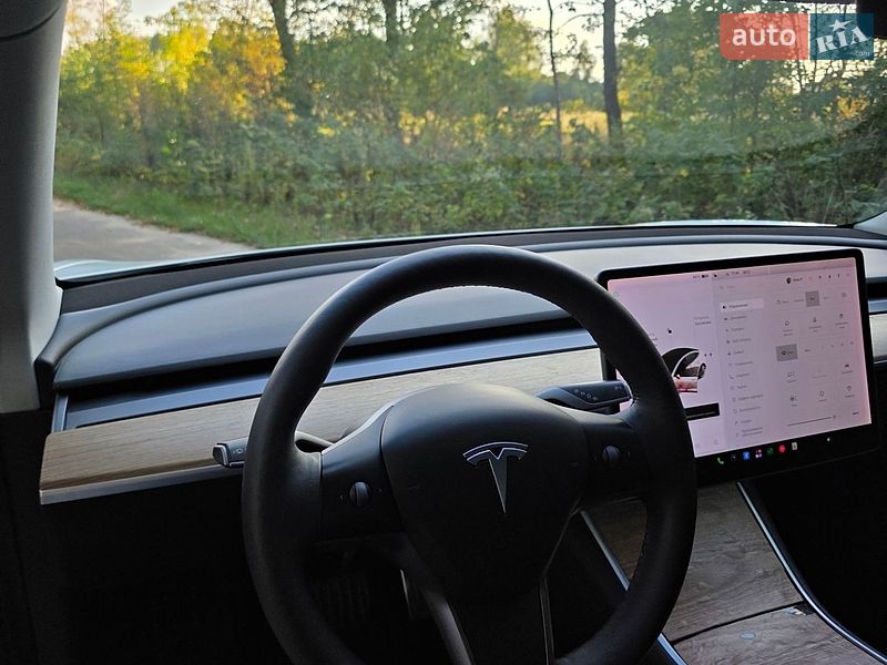 Фото Tesla Model 3 з оголошення AUTO.RIA