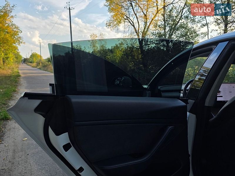 Фото Tesla Model 3 з оголошення AUTO.RIA
