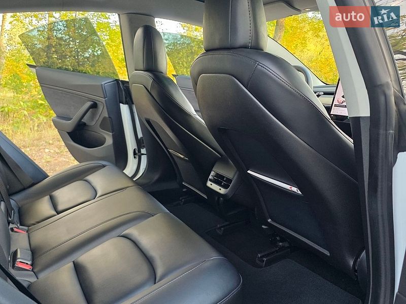 Фото Tesla Model 3 з оголошення AUTO.RIA