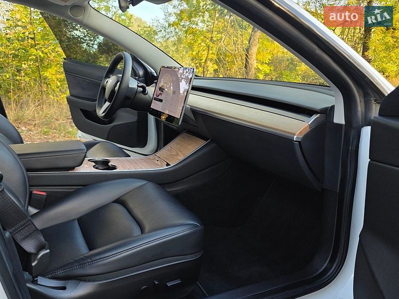 Фото Tesla Model 3 з оголошення AUTO.RIA