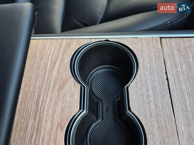 Фото Tesla Model 3 з оголошення AUTO.RIA