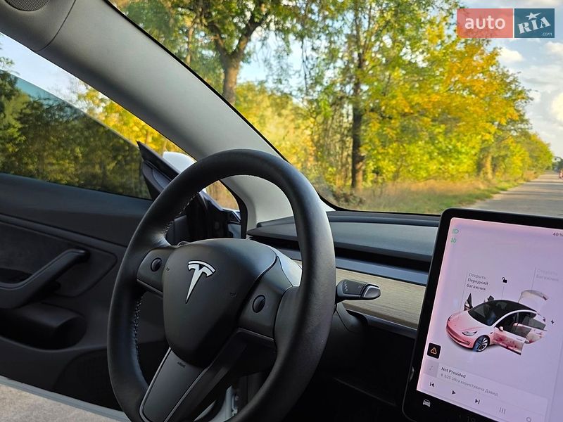Фото Tesla Model 3 з оголошення AUTO.RIA