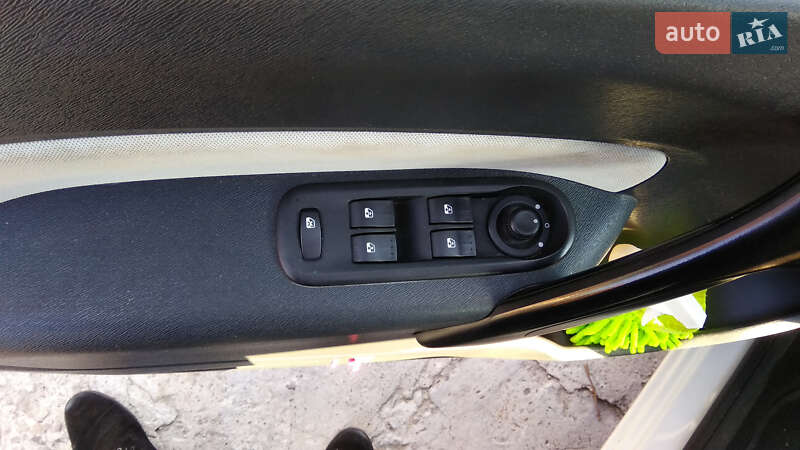 Фото Renault Kangoo з оголошення AUTO.RIA