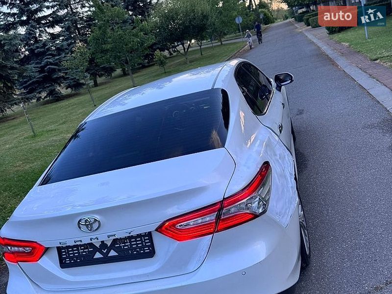 Фото Toyota Camry з оголошення AUTO.RIA