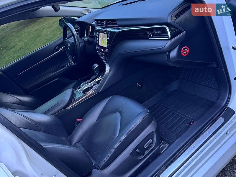 Фото Toyota Camry з оголошення AUTO.RIA