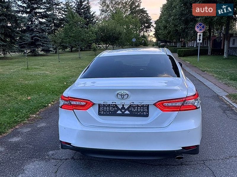 Фото Toyota Camry з оголошення AUTO.RIA
