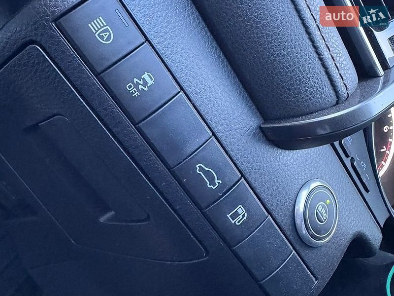 Фото Toyota Camry з оголошення AUTO.RIA