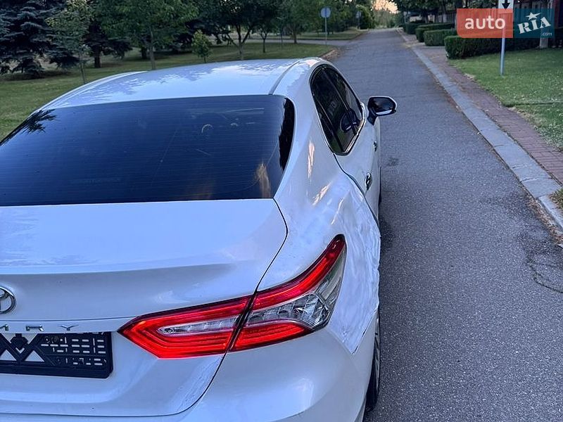 Фото Toyota Camry з оголошення AUTO.RIA