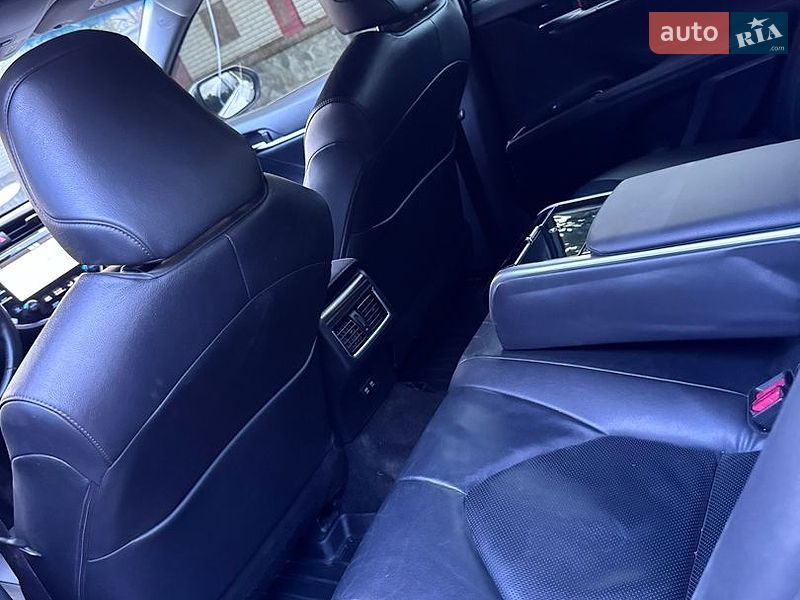 Фото Toyota Camry з оголошення AUTO.RIA