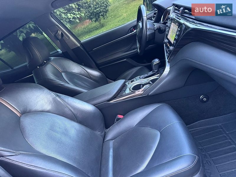 Фото Toyota Camry з оголошення AUTO.RIA