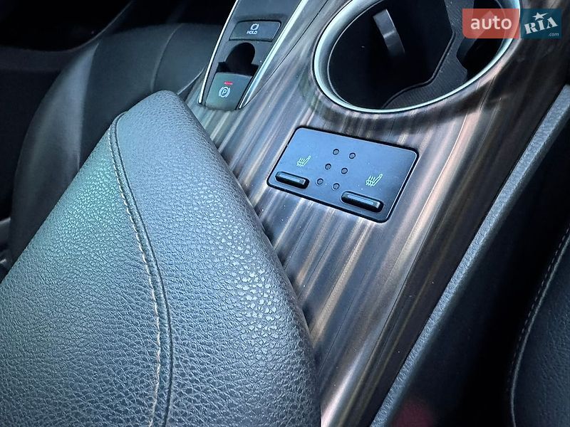 Фото Toyota Camry з оголошення AUTO.RIA