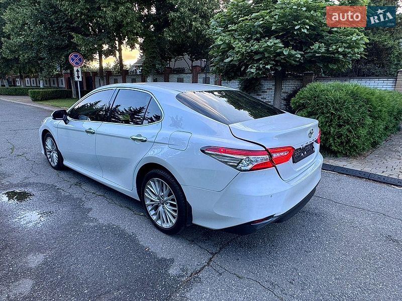 Фото Toyota Camry з оголошення AUTO.RIA