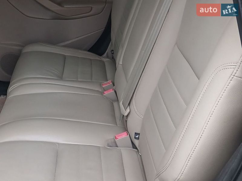 Фото Ford Escape з оголошення AUTO.RIA